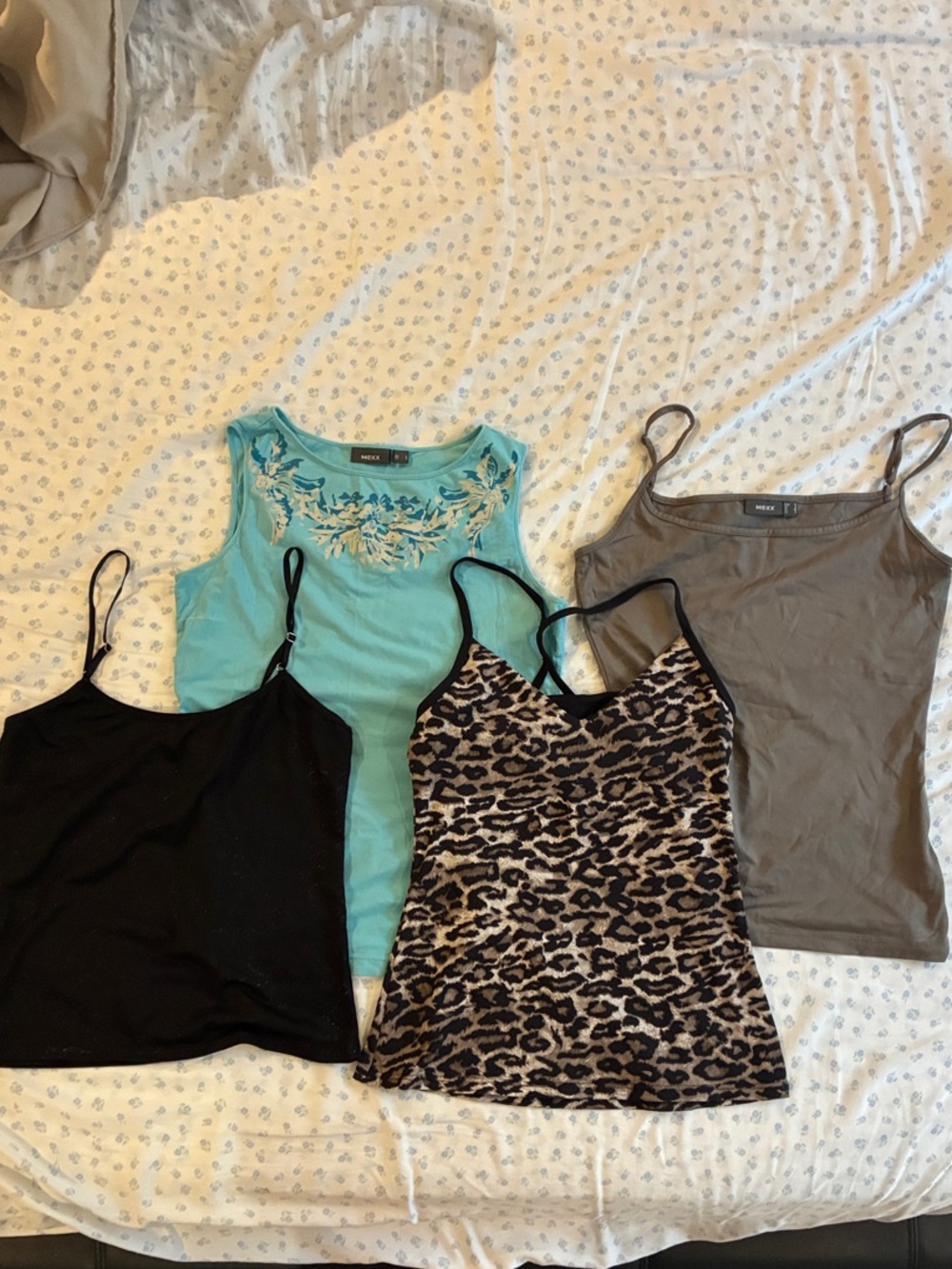 Bundle of 4 small/xs Y2K tops for the summer